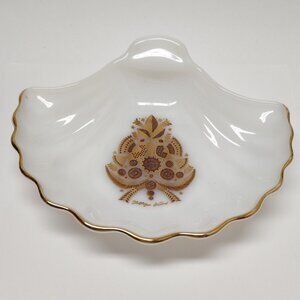 Vintage Georges Briard Milk Glass Shell Shaped Dish
